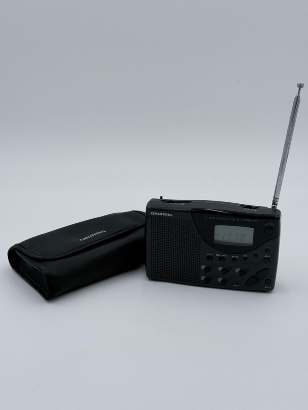 Grundig TRII Digital Radio Portable Stereo FM/MW/SW1/SW2 PLL Synthesizer TR 2 II